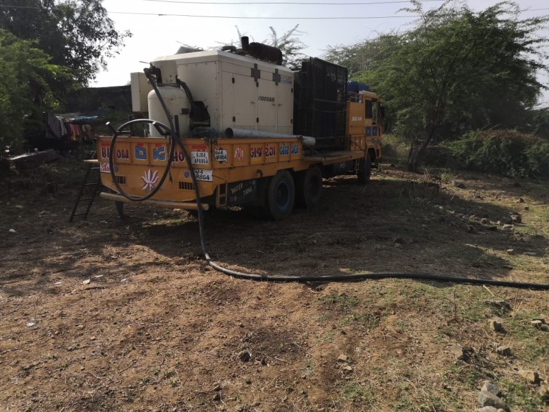 Borewell driller machine in Tuvar, India